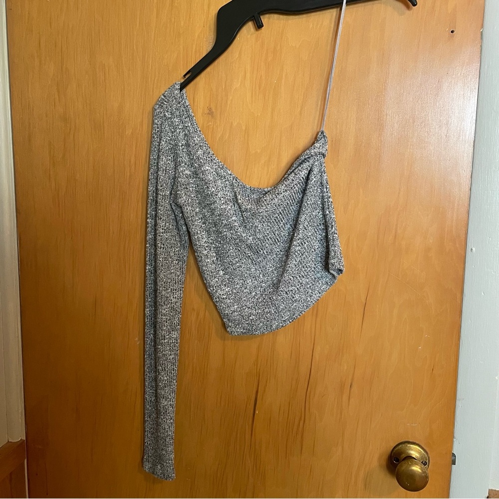 One sleeve crop top